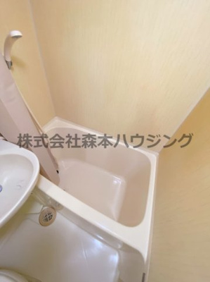 【浴室】 | 　第三東ビル | コンパクトで使いやすいお風呂です
