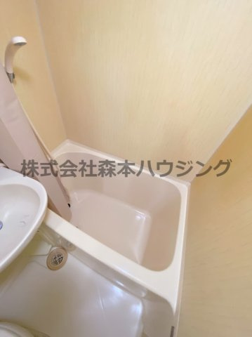 【浴室】 | 　第三東ビル | コンパクトで使いやすいお風呂です