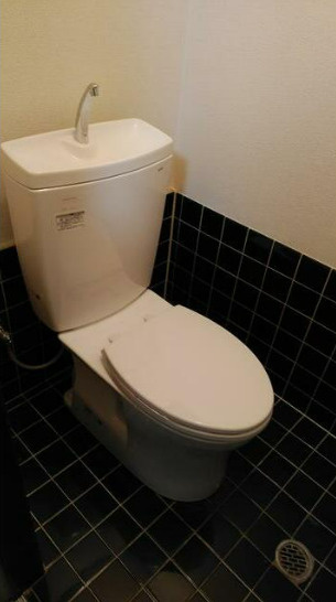 長等三丁目店舗のトイレ|コンパクトで使いやすいトイレです