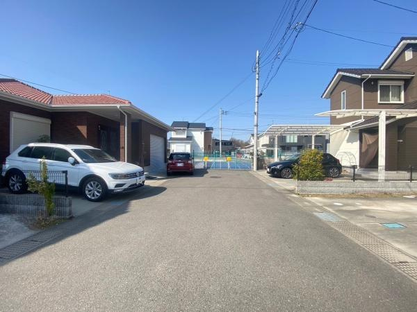 岩出市中島　中古戸建の前面道路含む現地写真