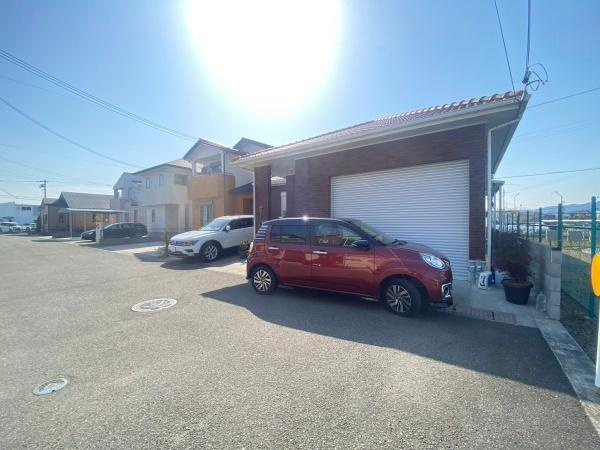 岩出市中島　中古戸建の前面道路含む現地写真