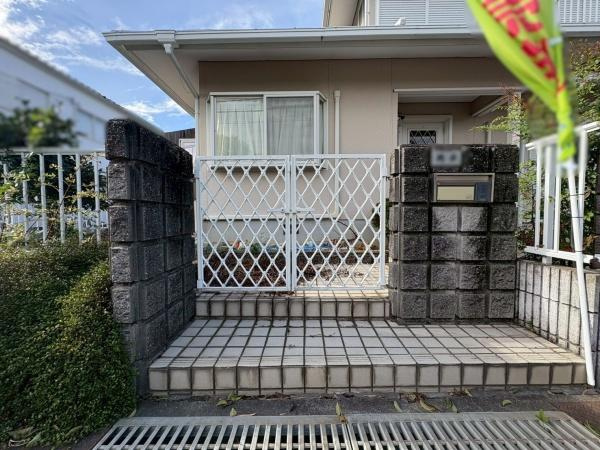 岩出市中島　中古戸建の玄関