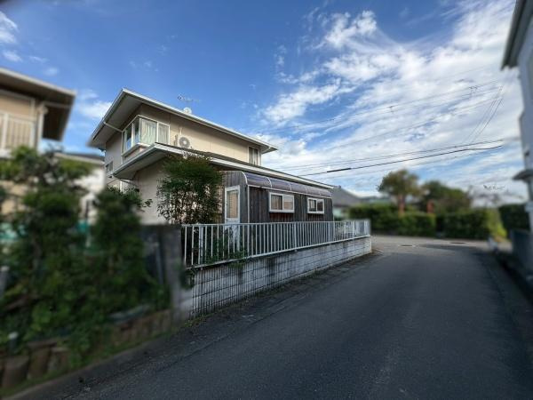岩出市中島　中古戸建の前面道路含む現地写真