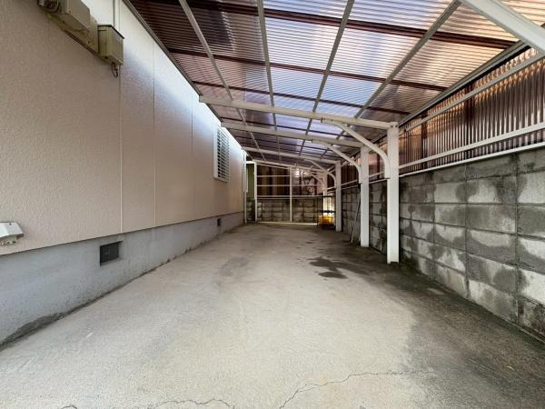 岩出市中島　中古戸建の駐車場