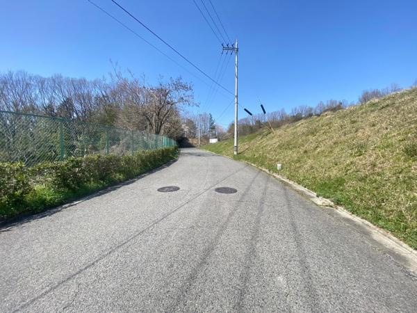 橋本市あやの台1丁目　1号地の前面道路含む現地写真