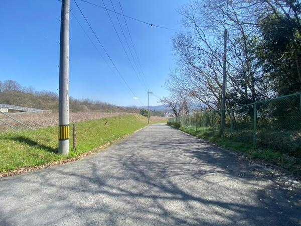 橋本市あやの台1丁目　1号地の前面道路含む現地写真