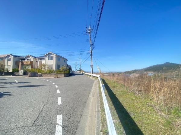 泉南郡熊取町つばさが丘北4丁目　土地の前面道路含む現地写真
