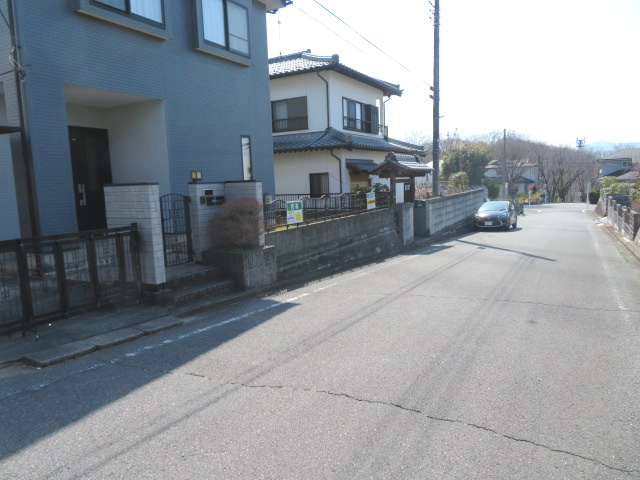 高崎市吉井町南陽台　中古1580の前面道路含む現地写真