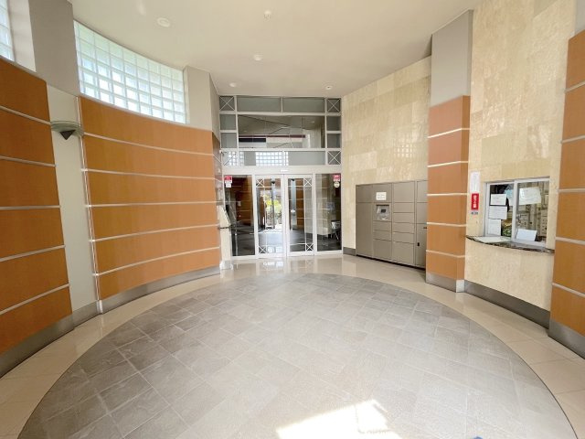 アンピール美しが丘南のエントランス