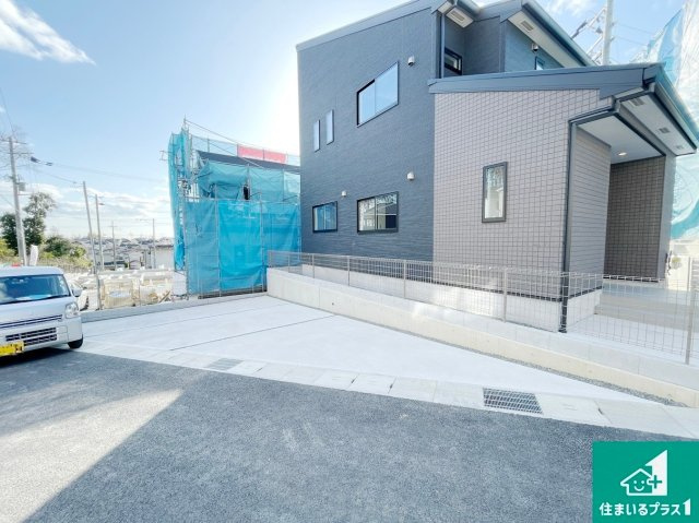 八幡市八幡福禄谷　新築一戸建ての前面道路含む現地写真