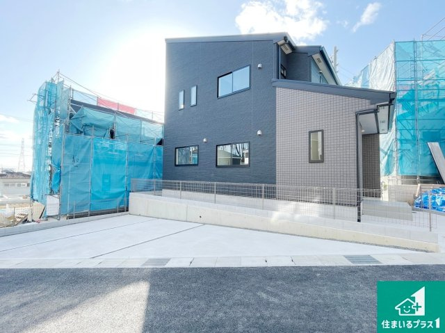 八幡市八幡福禄谷　新築一戸建ての前面道路含む現地写真