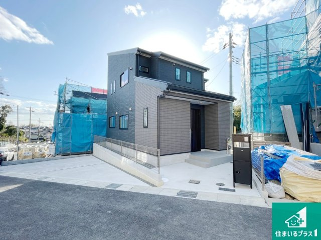 八幡市八幡福禄谷　新築一戸建ての前面道路含む現地写真