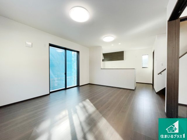 八幡市八幡福禄谷　新築一戸建ての居間・リビング|ゆったりとした居間です