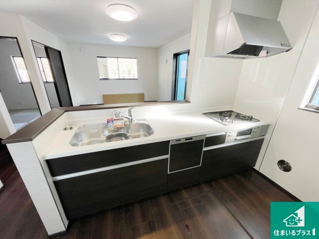 八幡市八幡福禄谷　新築一戸建てのキッチン|キッチンでお料理をお楽しみください