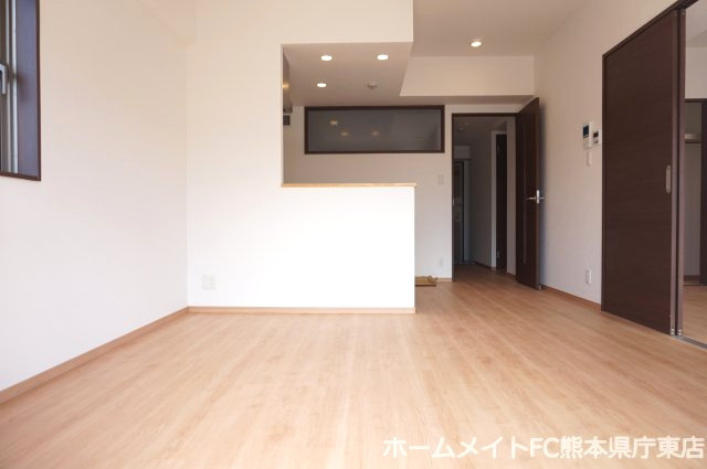 熊本市東区花立６丁目の賃貸マンションの居間・リビング