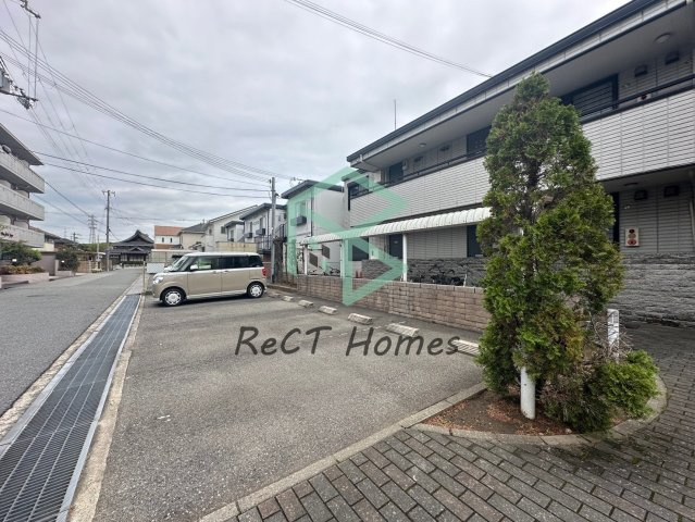 姫路市飾磨区清水１丁目のハイツの駐車場