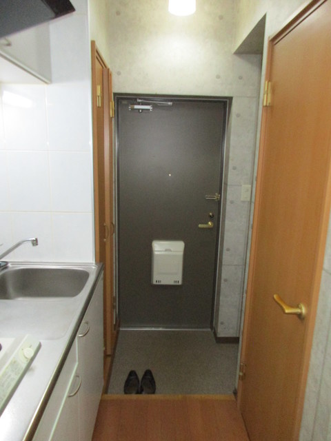 タウンハウス日吉Kの玄関|同間取り別部屋の参考写真です。