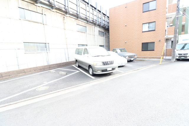 タウンハウス日吉Kの駐車場