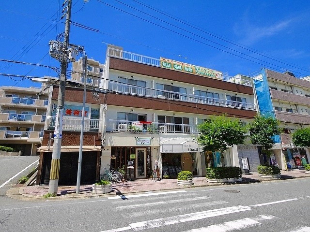 辻内マンションの外観|落ち着いた雰囲気の外観です