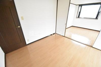 マンションコトブキの洋室