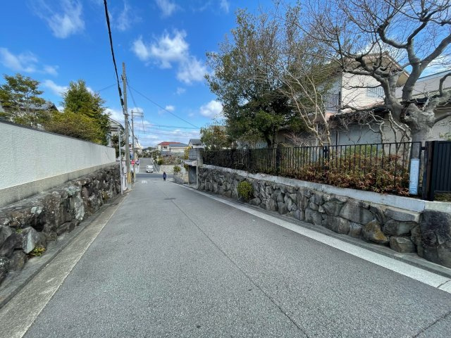 神戸市北区南五葉6丁目土地の前面道路含む現地写真