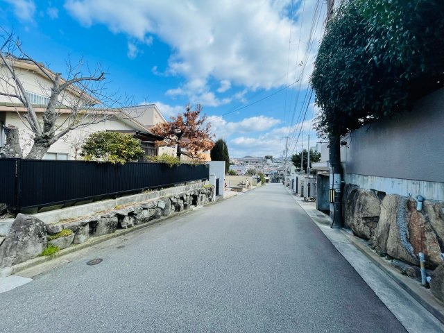 神戸市北区南五葉6丁目土地の前面道路含む現地写真