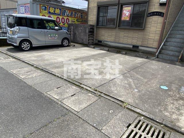【駐車場】