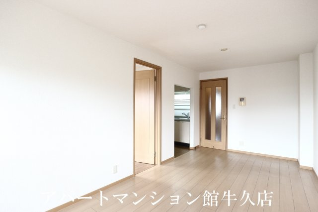 サンライズヴィラひたち野Aの居間・リビング