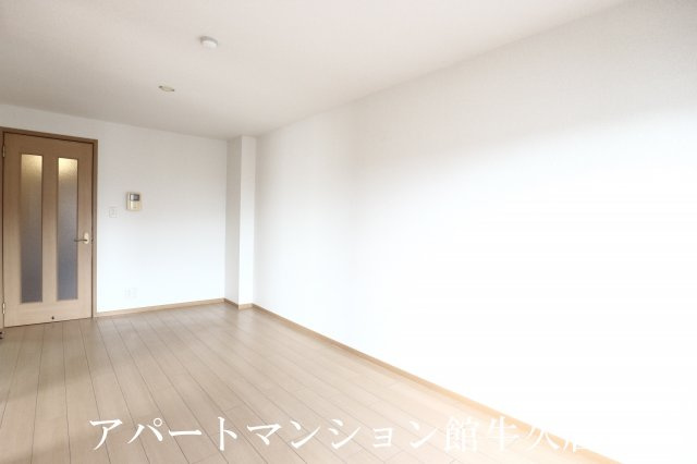 サンライズヴィラひたち野Aの居間・リビング