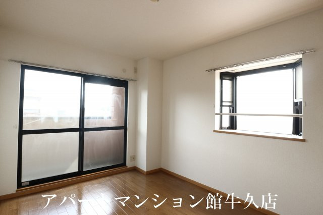 サンライズヴィラひたち野Aの洋室