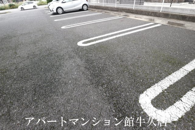サンライズヴィラひたち野Aの駐車場
