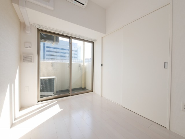 SERENiTE本町refletの居間・リビング