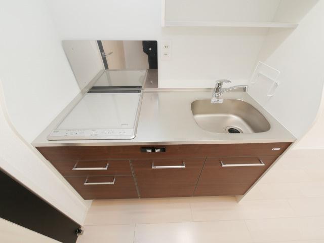 SERENiTE本町refletのキッチン