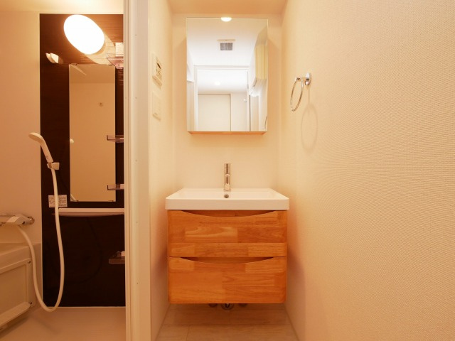 SERENiTE本町refletの洗面所