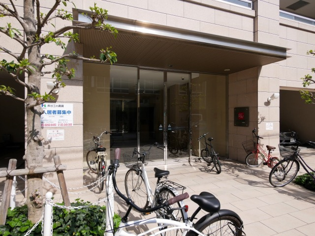 大阪市中央区瓦屋町１丁目の賃貸マンションのエントランス
