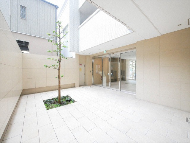 大阪市中央区瓦屋町１丁目の賃貸マンションのロビー