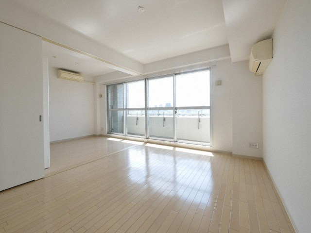 大阪市中央区瓦屋町１丁目の賃貸マンションの居間・リビング