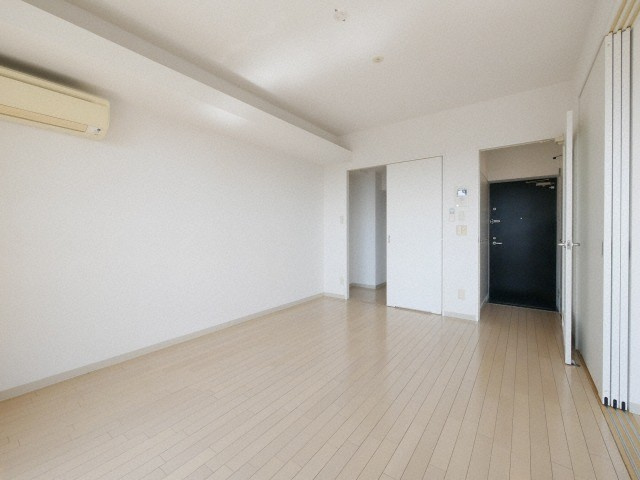 大阪市中央区瓦屋町１丁目の賃貸マンションの居間・リビング