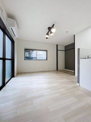 【居間・リビング】 | 鹿骨1丁目戸建 | ★2面採光で明るいリビングです★