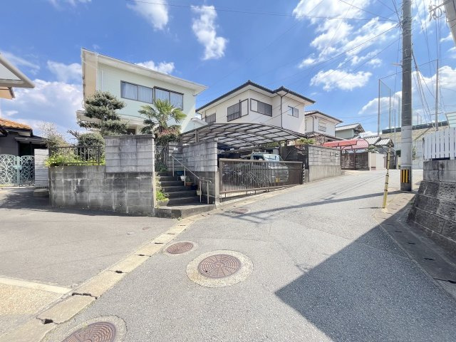 生の松原３丁目戸建ての前面道路含む現地写真