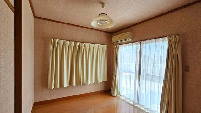 小松台東　中古住宅の洋室