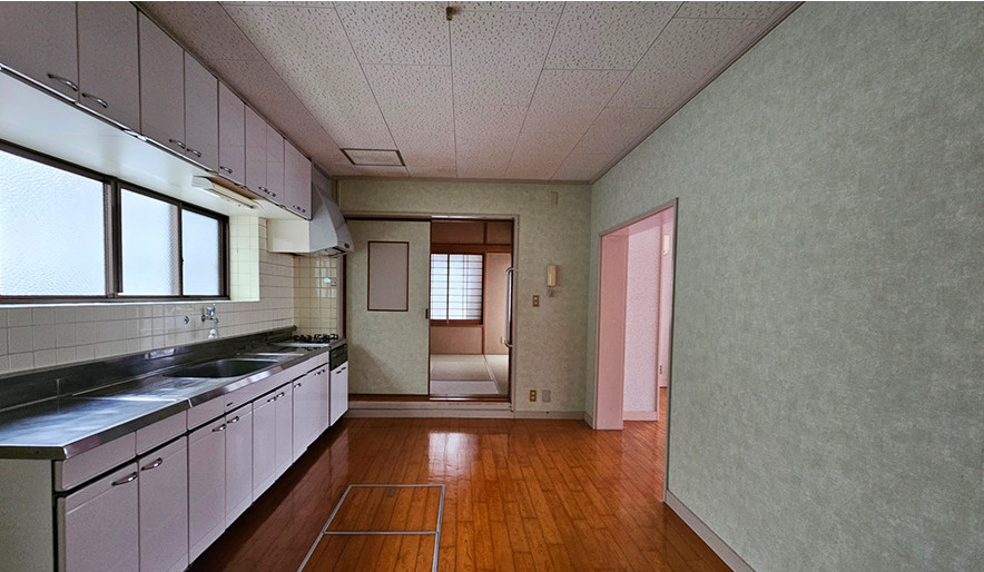 小松台東　中古住宅のキッチン