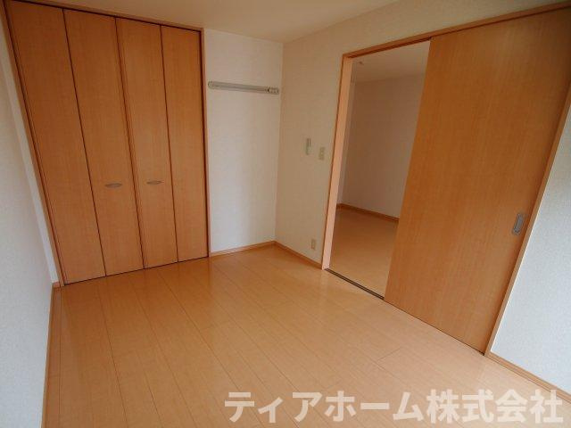 大和高田市中今里町のハイツの洋室|使い勝手のいい洋室です