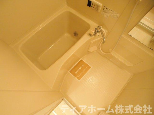 ロイヤルヴィレッジB棟の浴室|ゆったり過ごせるお風呂です