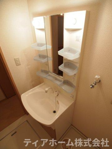 ロイヤルヴィレッジB棟の独立洗面台|使いやすい独立洗面台です