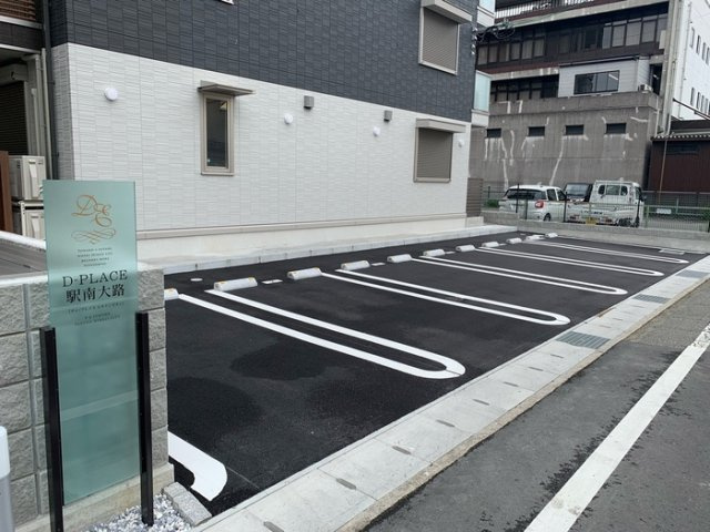 D-PLACE駅南大路の駐車場