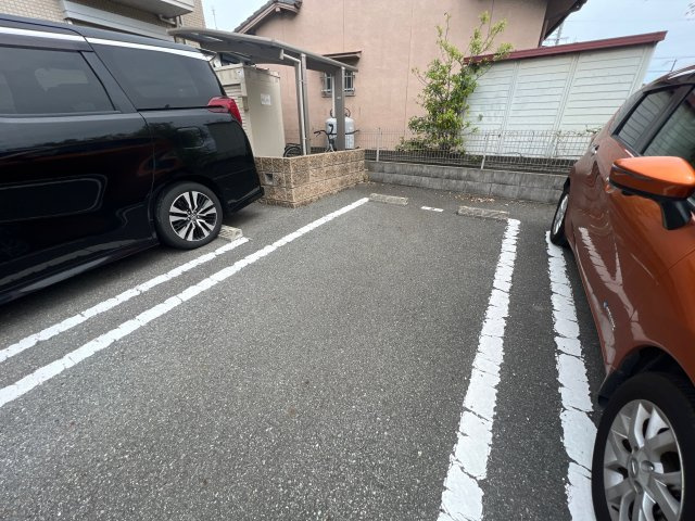 セジュール弥生の駐車場