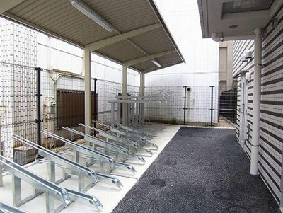 【駐車場】 | グランドコンシェルジュ上池袋　13660 | 駐輪場は敷地内、屋根付きで安心です(^^)/