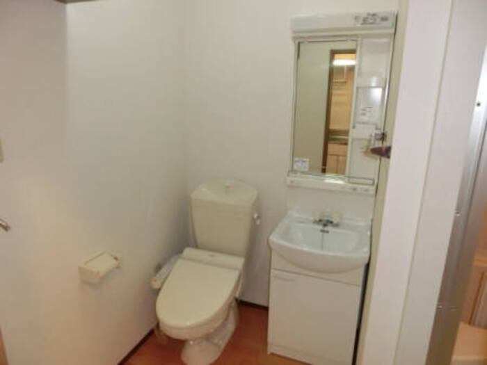 メゾンドノアの独立洗面台|温水洗浄便座・洗面台