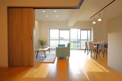 イトーピア向日マンションB棟の居間・リビング